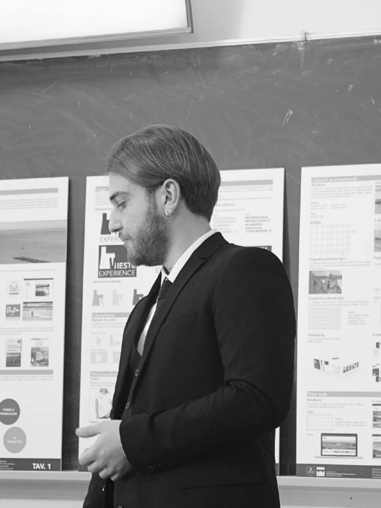 Graziano Iannoli laurea in Disegno industriale ed ambientale ad Ascoli Piceno presso l'università di Camerino, UNICAM, con progetto di tesi in: Vieste Experience, promozione e valorizzazione del territorio di Vieste.