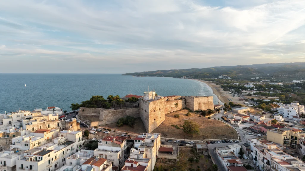 Il Castello Svevo di Vieste, posto sulla cime di Vieste Vecchia, il punto più in alto del paese